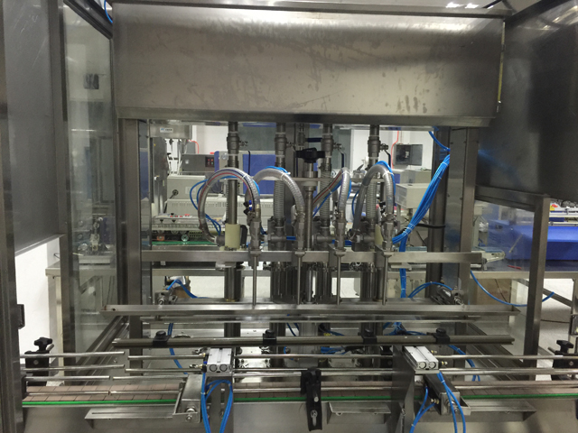 四頭灌裝機械.jpg