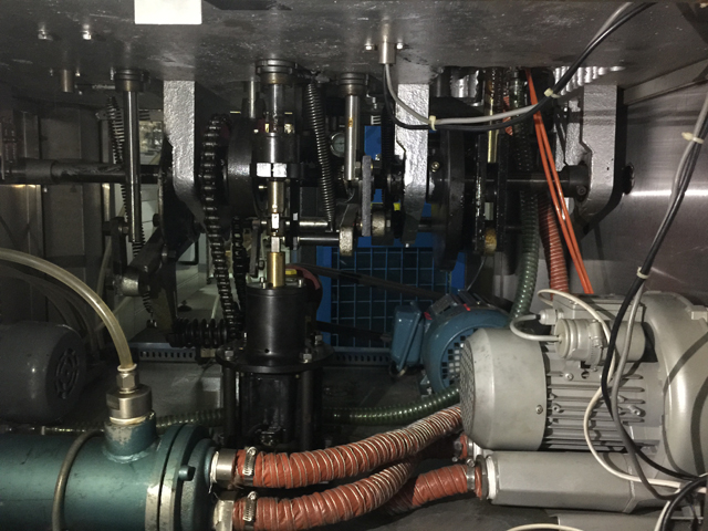 internal structure for filling sealing machines 機器內部的管子灌裝密封.jpg