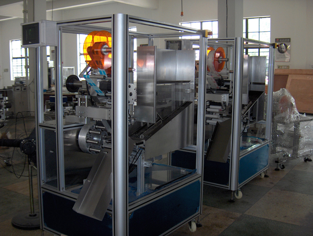 tubes labeling machine in stock 管材貼標機械.jpg