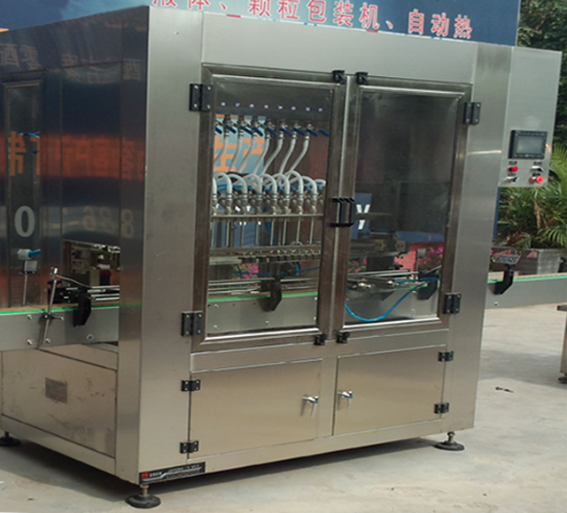 Linear filling machine with 4 filling heads 直線式灌裝機.jpg