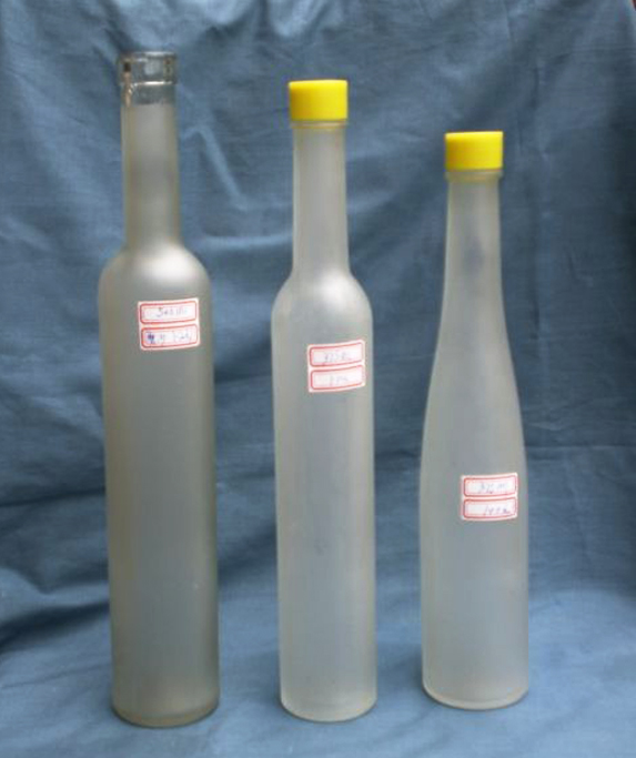 bottles glass for filling machine 溢流填充過程中的酒瓶.jpg