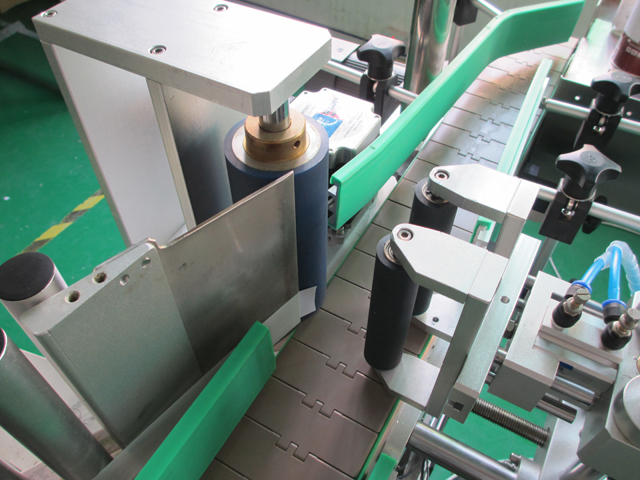 PLC controlling system bottle labeling machine 貼標設備瓶 PLC2.jpg