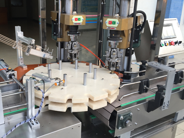 capping head 雙頭旋蓋機.jpg