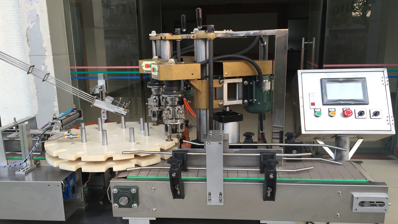 double heads screw capping machine 雙頭旋蓋機.jpg