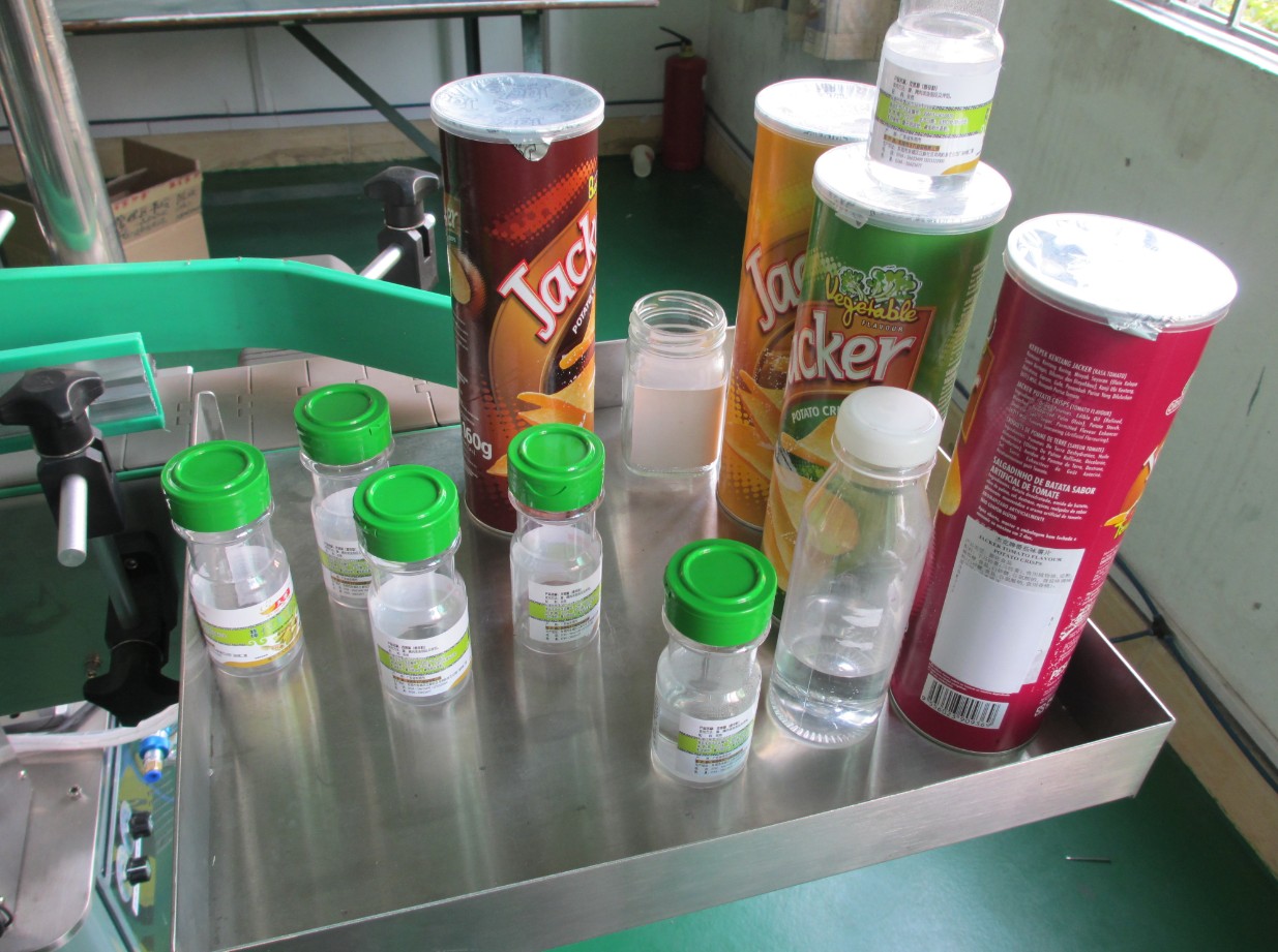 automatic vertical round bottle labeling equipment 圓罐貼標機 ETIKETTIERMASCHINE.jpg