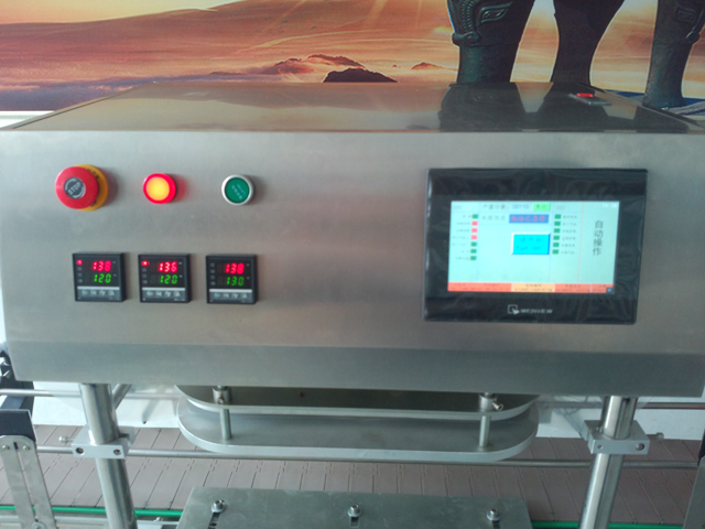 close pictures of sealing machine automatic three heads jars sealer 自動封口機.jpg