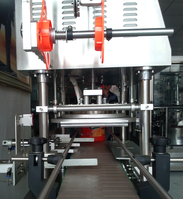 conveyor belt for jars sealing machine 裝片滾筒.jpg
