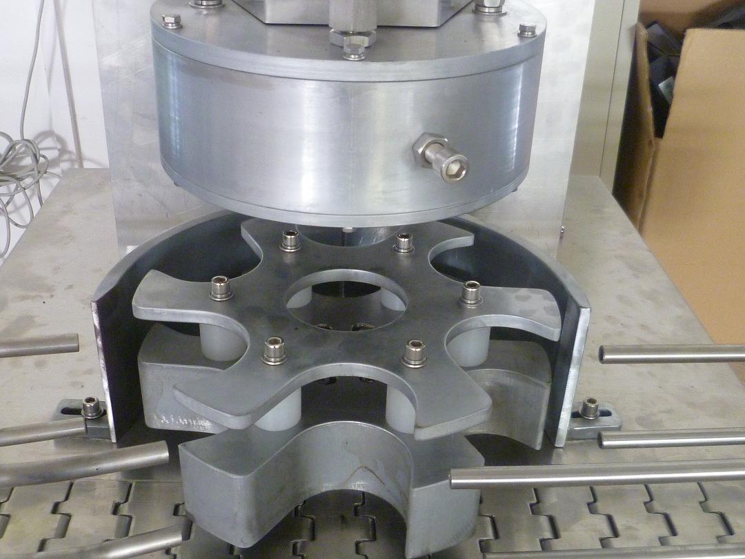 rotary vacuum capper machinery 真空旋蓋機旋轉頭.JPG