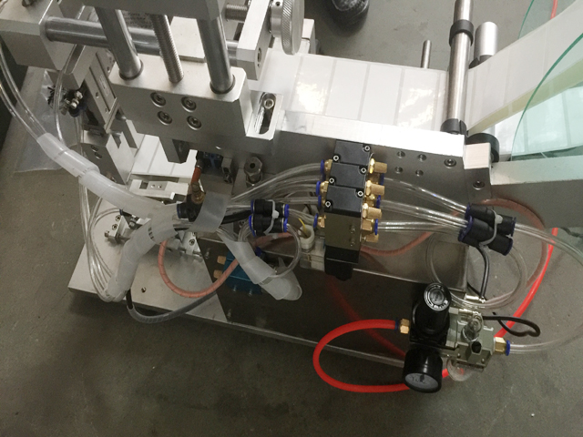 cable labeling equipment semi automatic 電線貼標機.jpg