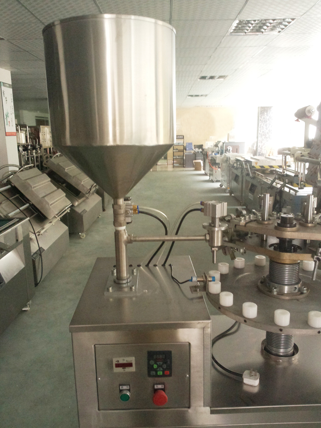metal tubes filling sealing machine in stock 管材填充密封料斗.jpg