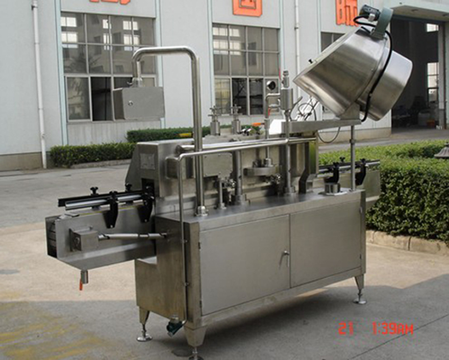 PLC-controlled system glass Jar twist off Steam Capper equipment vacuum capping machine for Glass Jars 旋斷式真空蓋的背面照片.jpg