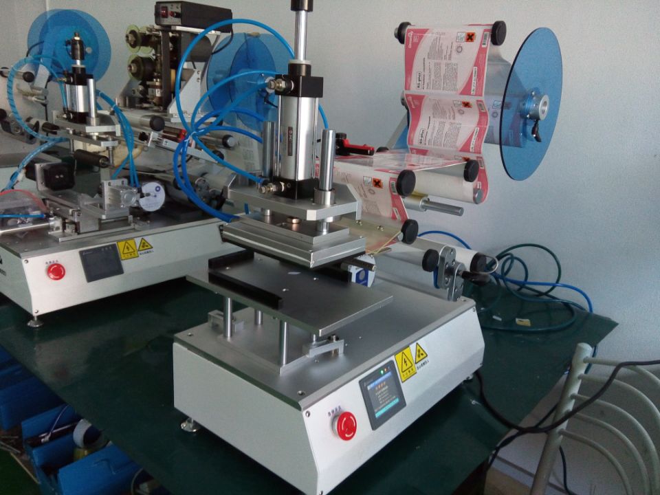 labeling machines 為Jacob訂製的袋子貼標機械.jpg