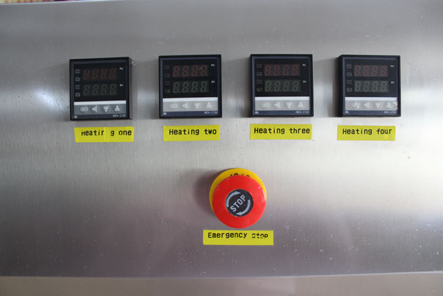 high speed automatic bottles screw capping machine tornillo de botella de nivelación de la máquina 螺旋旋蓋機特寫圖片.jpg