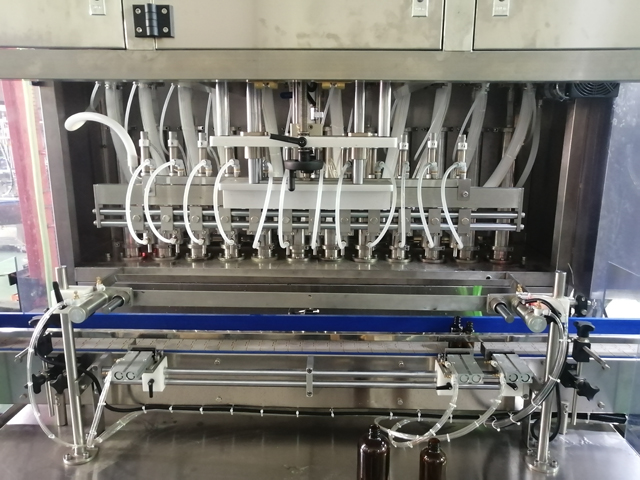 12頭灌裝機附攪拌加熱器(4).jpg