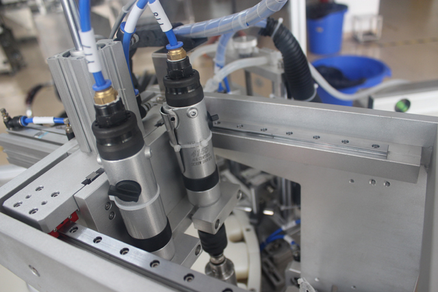 伺服馬達控制旋蓋機2台