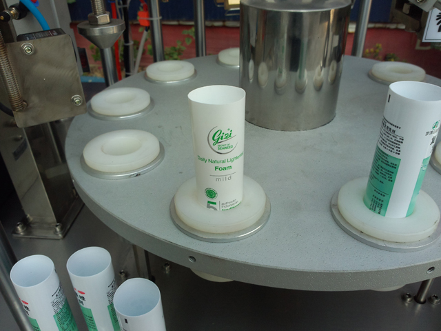 tubes for filling sealing 奶油管填充密封劑.jpg