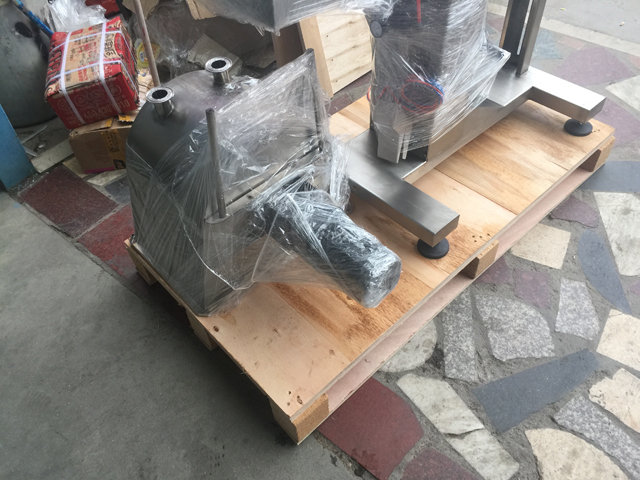 wooden case packaging machinery before shipping 灌裝機木箱.jpg