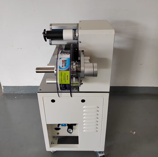 狗糧包裝貼標機 (4).jpg