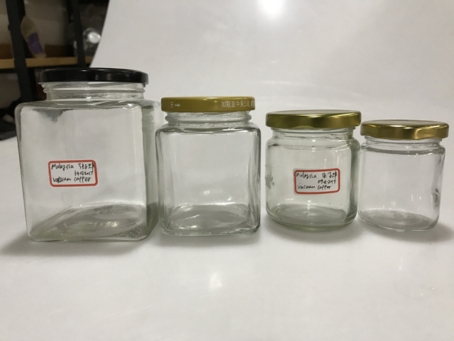 真空封蓋機的瓶子和蓋子.jpg