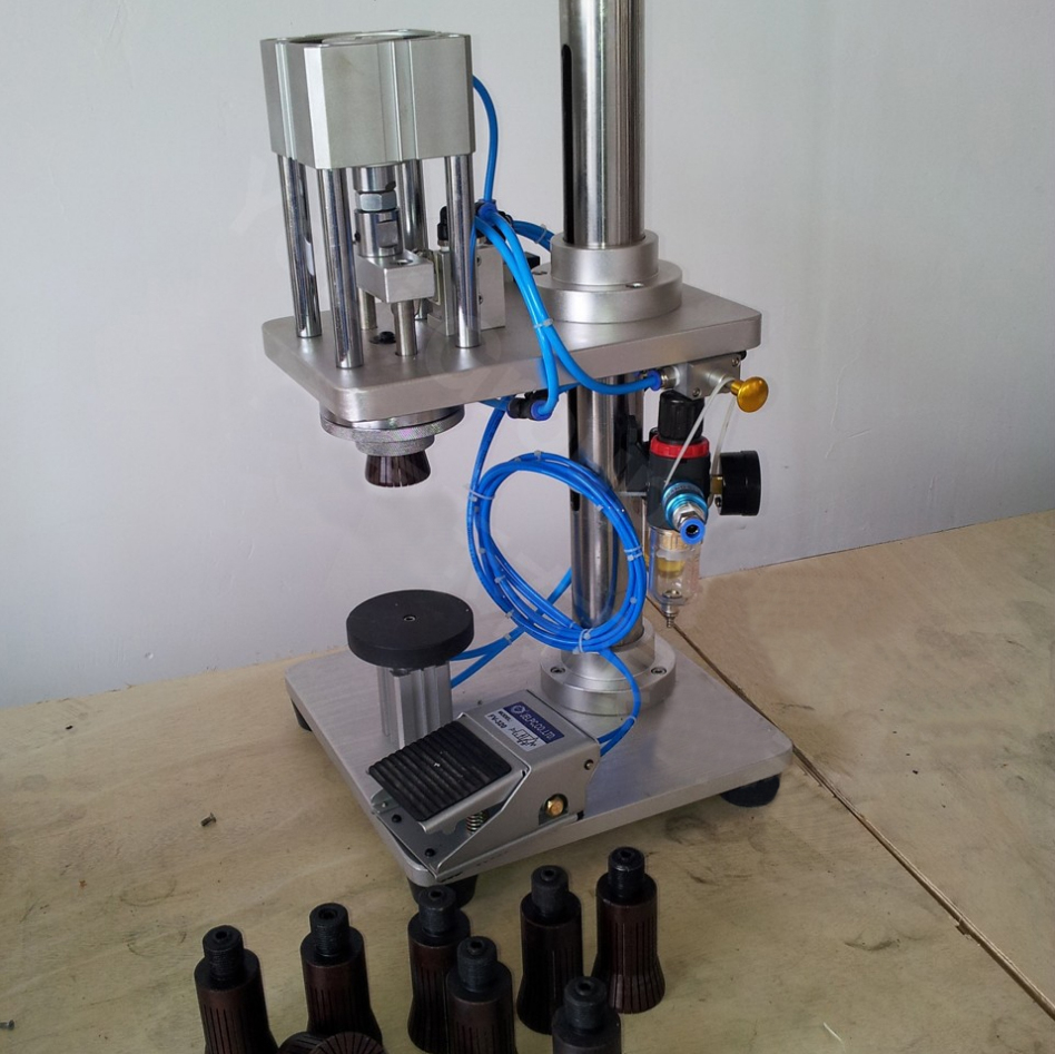 manual crimping machine for glass bottles 氣動旋蓋設備半自動氣動.jpg