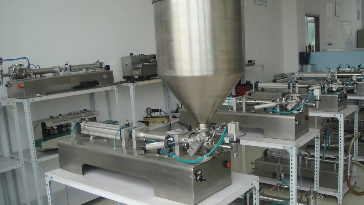 liquid cream lotion filling equipment pneumatic 膏霜液體填充機.jpg