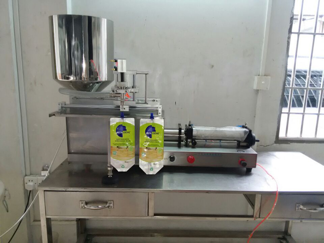 附嘴袋填充機 (4).jpg