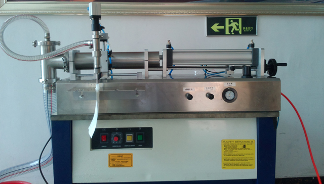 without hopper filling machine 不含料斗的吸嘴袋填充機.jpg