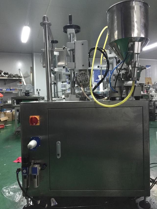 tubes filling ultrasonic sealing machine semi automatic 管材背面灌裝封尾機.jpg