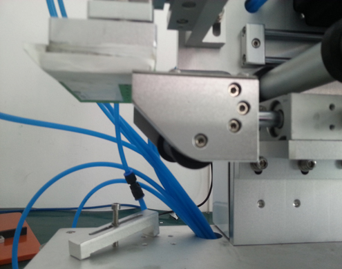 semi automatic flat bottles labeling equipment PLC平面貼標機進階(二).jpg