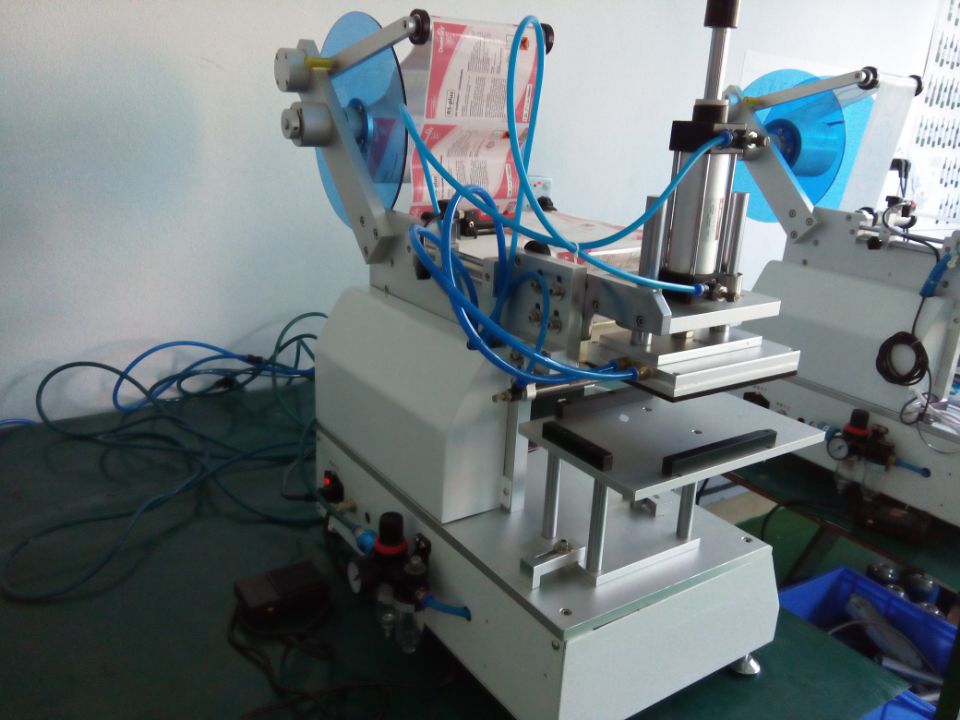 bags labeling machine customized 袋子貼標機的背面照片.jpg