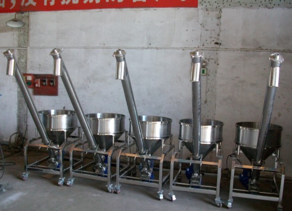 elevators in stock 成排螺旋送料提昇機.jpg