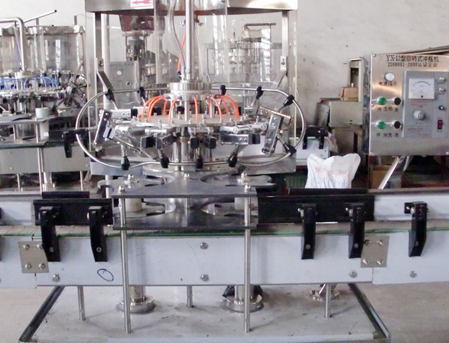 automatic glass bottles washing equipment 12頭清洗玻璃瓶.jpg